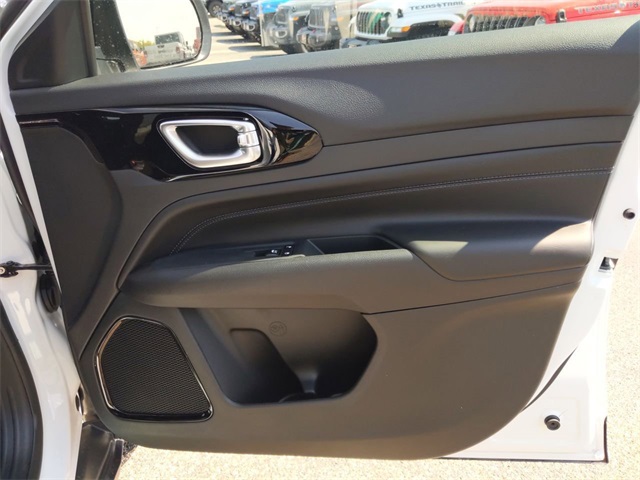 2026 Jeep Compass Latitude Altitude Special Edition photo 30