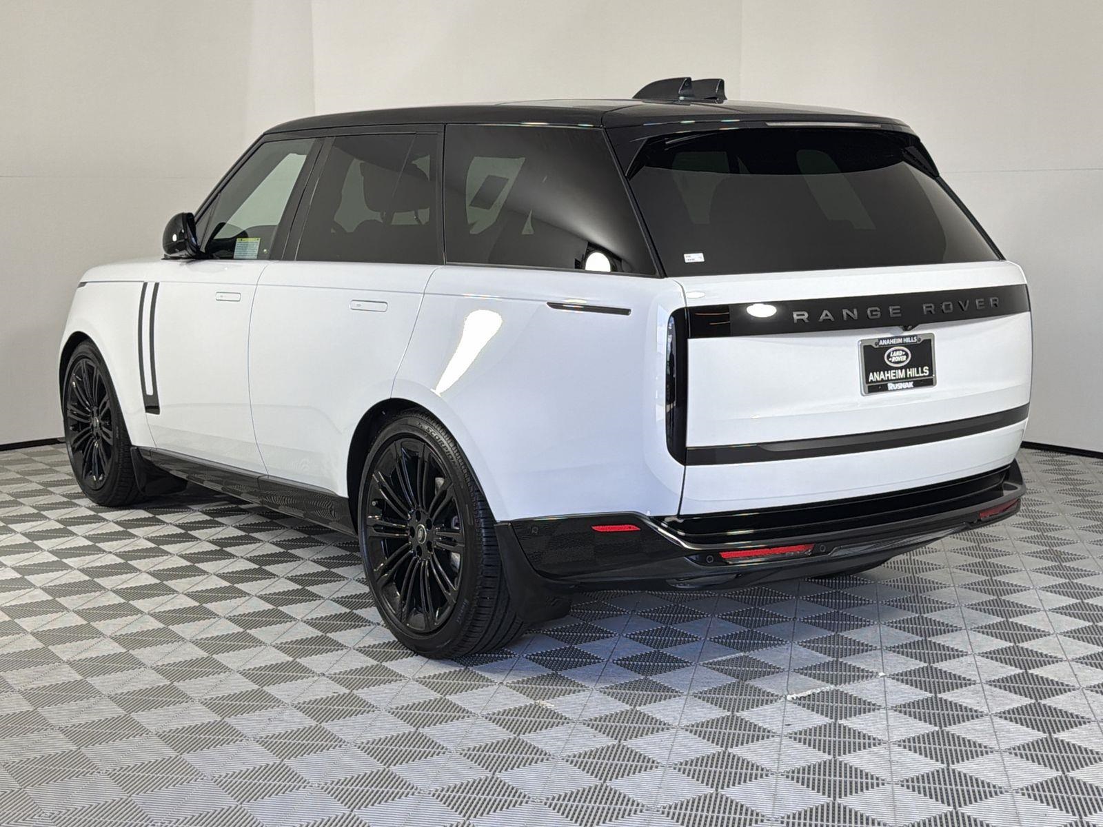 2025 Land Rover Range Rover SE photo 2