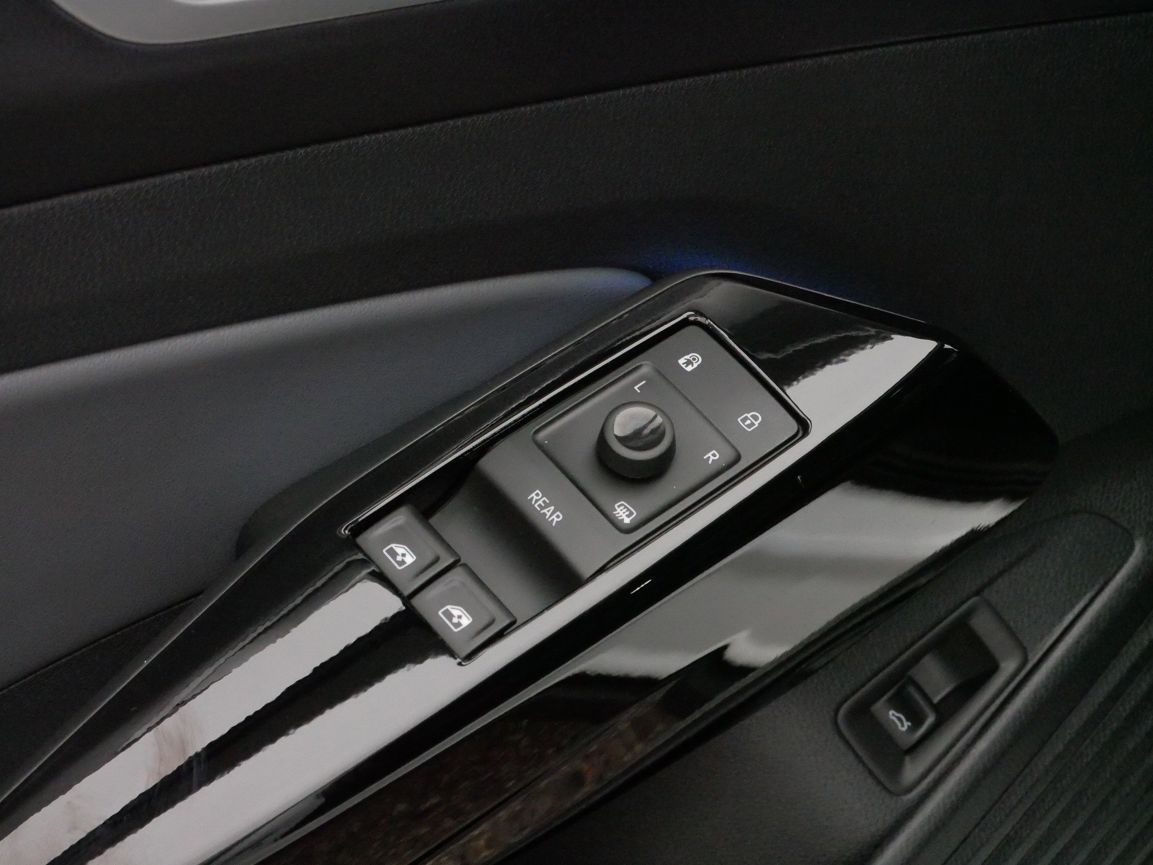 2023 Volkswagen ID.4 Pro Plus photo 19