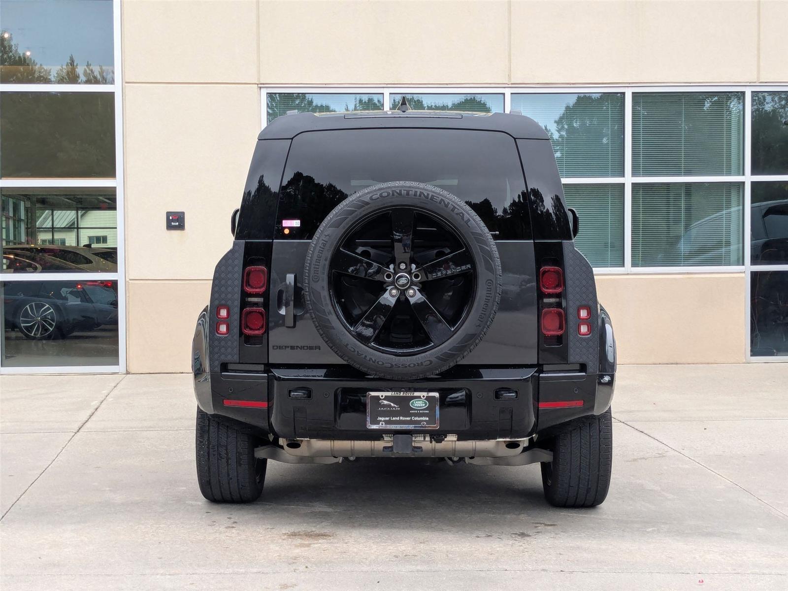 2024 Land Rover Defender X-Dynamic SE photo 6
