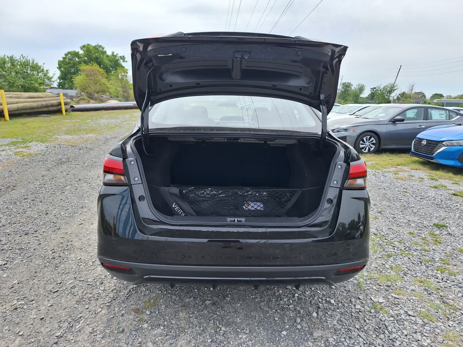 2025 Nissan Versa SR photo 25
