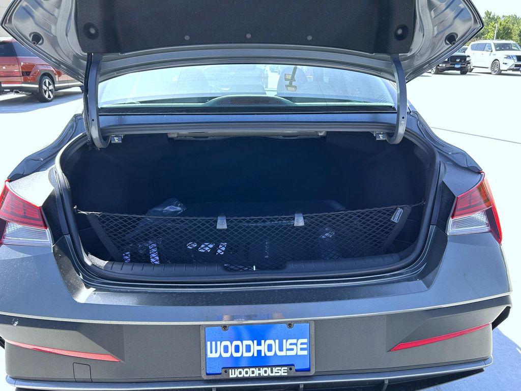 2025 Hyundai Elantra Hybrid Blue photo 9