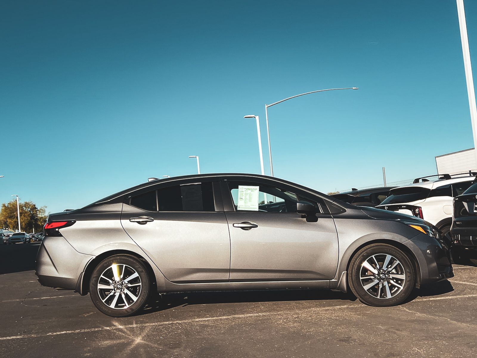 2025 Nissan Versa 1.6 SV photo 2