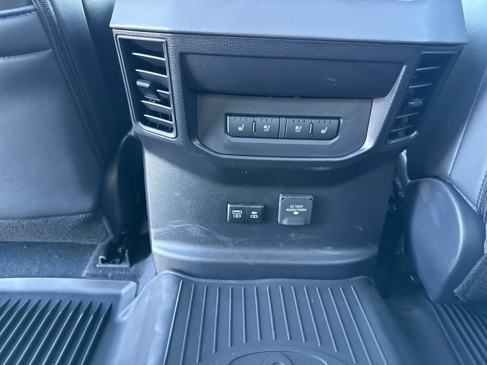2025 Toyota Tundra Platinum CrewMax photo 30