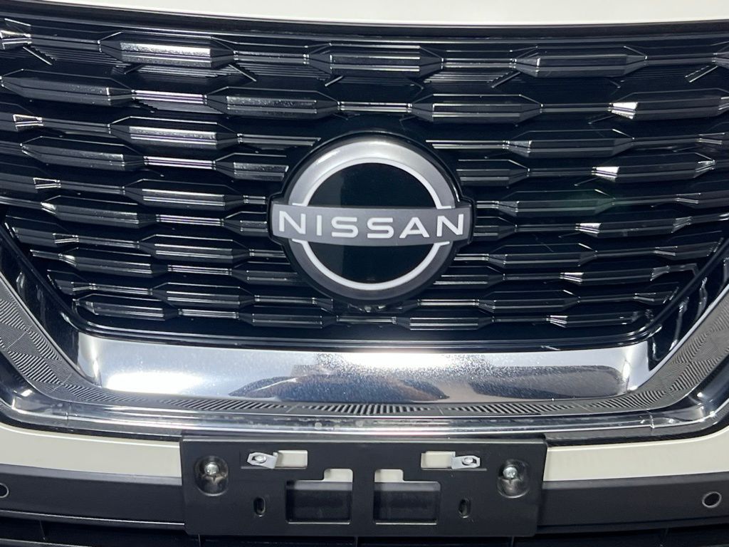 2023 Nissan Rogue SL photo 5