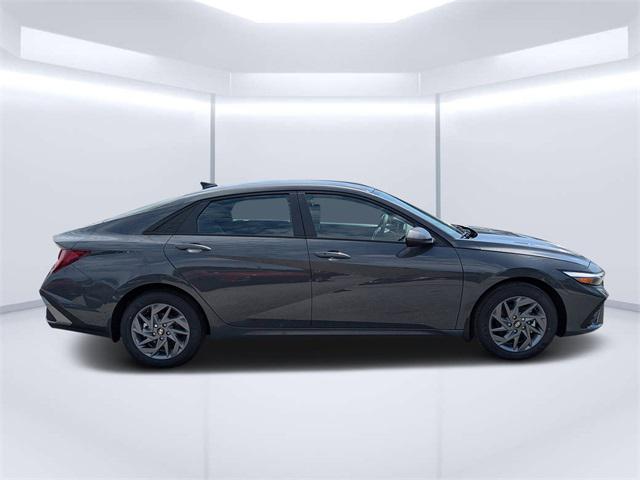 2025 Hyundai Elantra Hybrid Blue photo 2