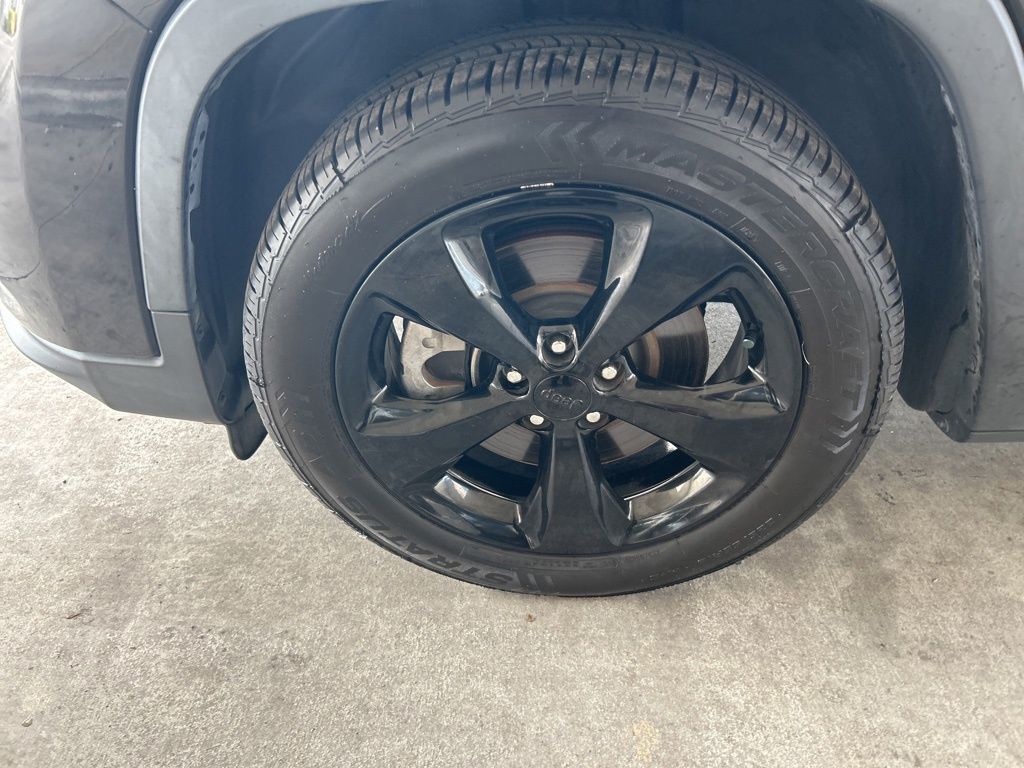 2019 Jeep Cherokee Altitude photo 2