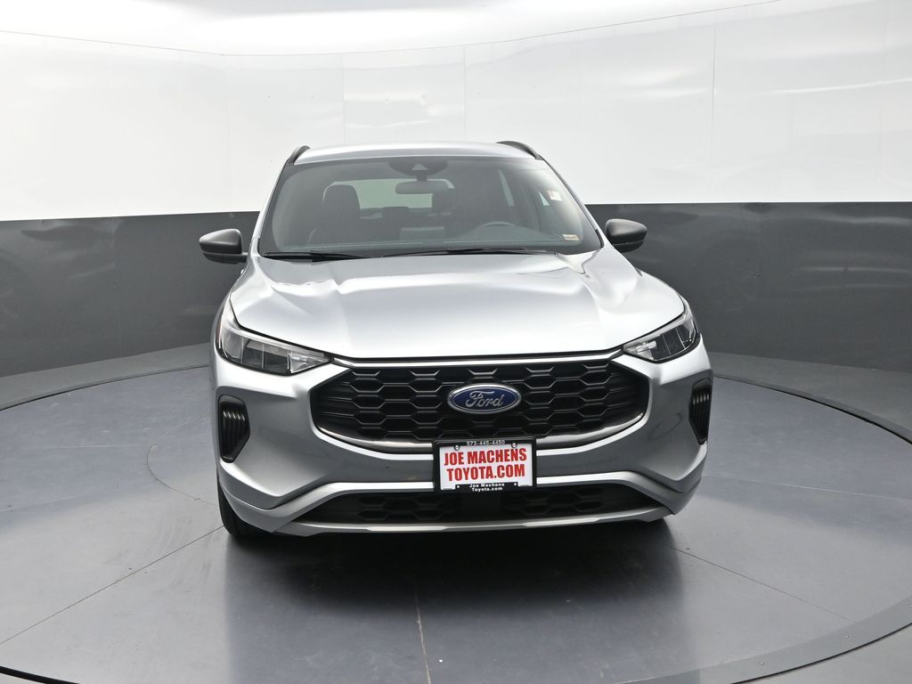 2024 Ford Escape ST-Line photo 2