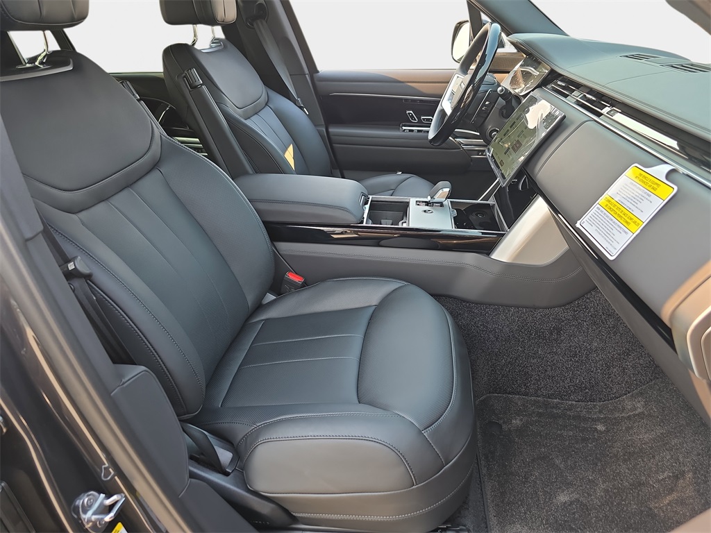 2025 Land Rover Range Rover SE photo 10