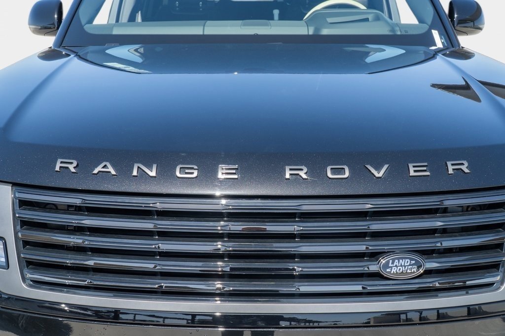 2025 Land Rover Range Rover SV photo 8