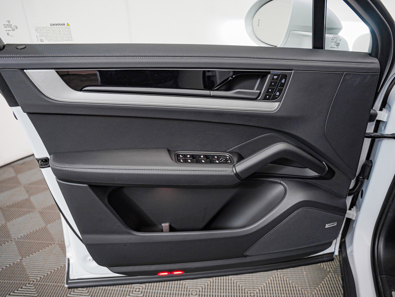 2025 Porsche Cayenne Coupe photo 24