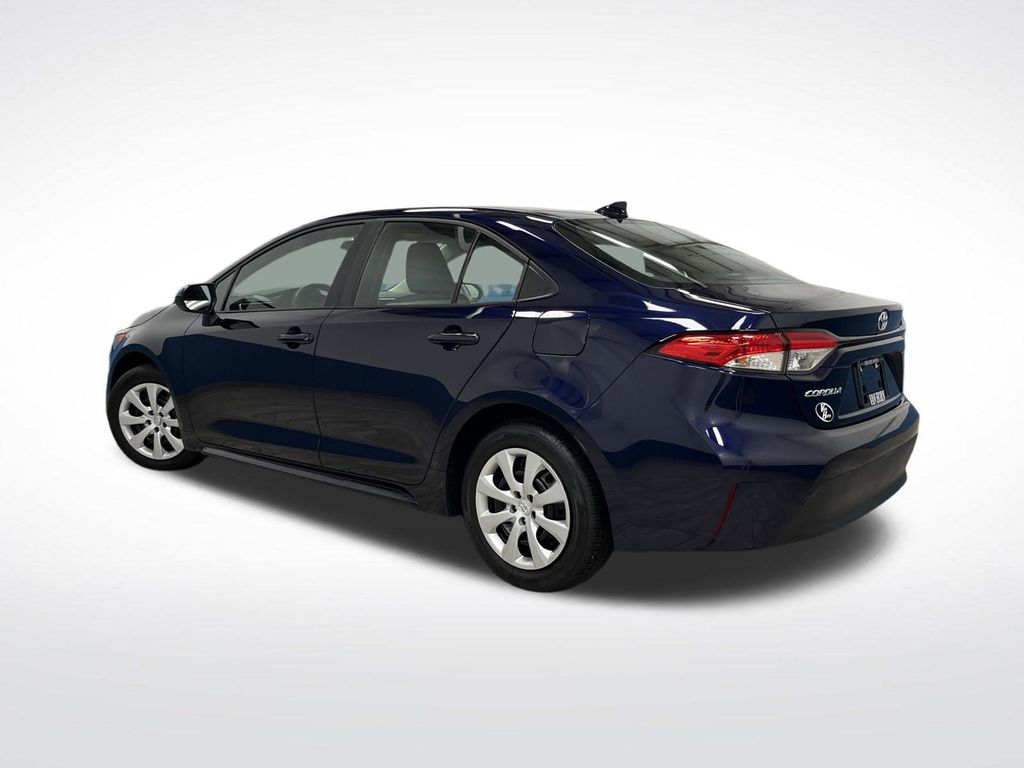 2024 Toyota Corolla LE photo 3