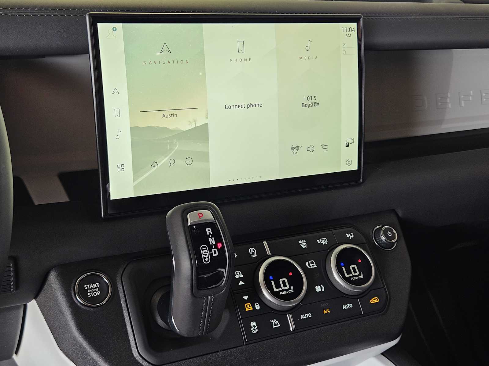 2025 Land Rover Defender 110 X-Dynamic SE photo 14