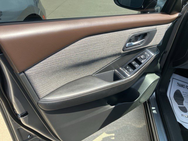 2022 Nissan Rogue SV photo 4