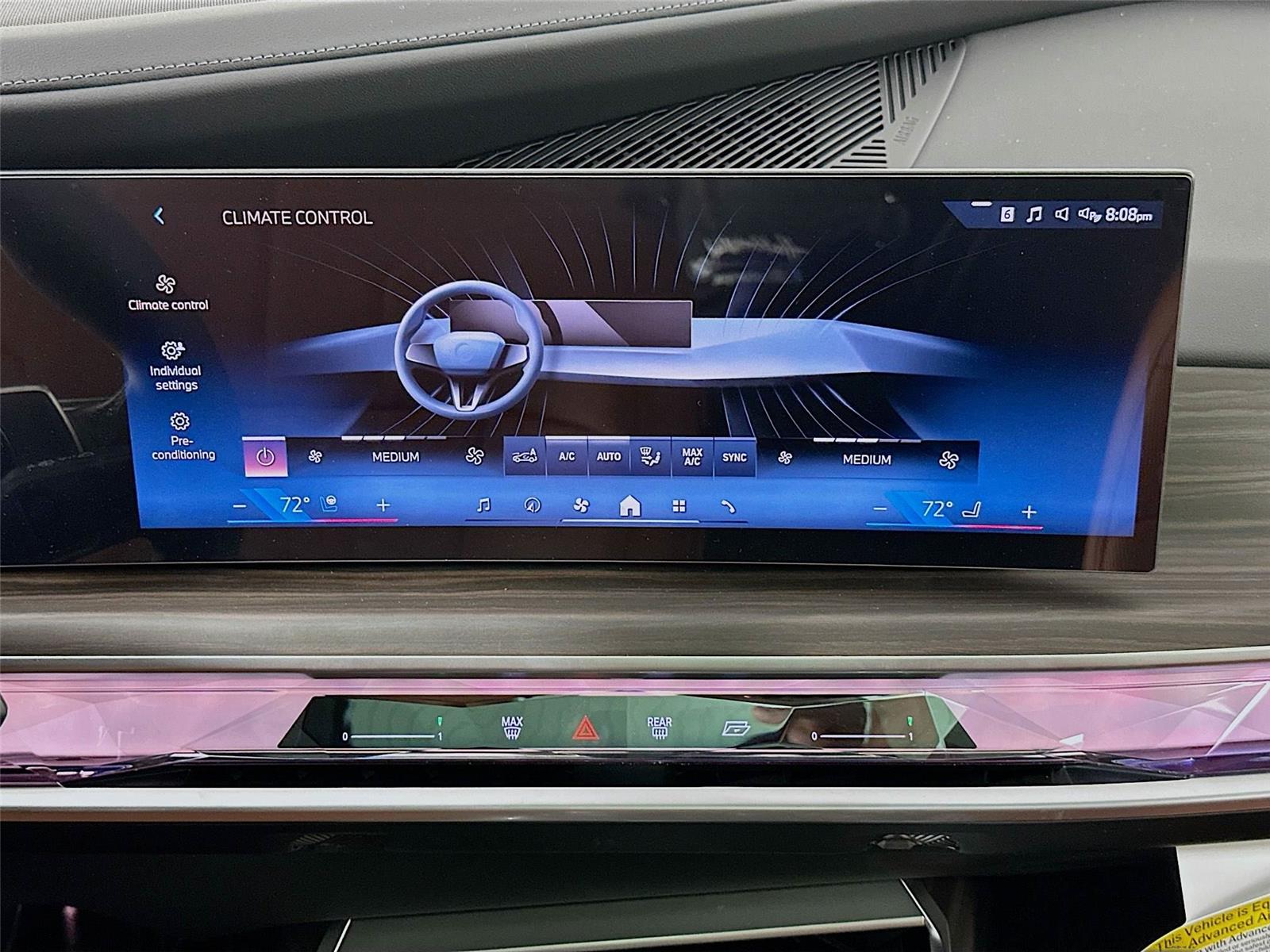 2026 Bmw 750e photo 16