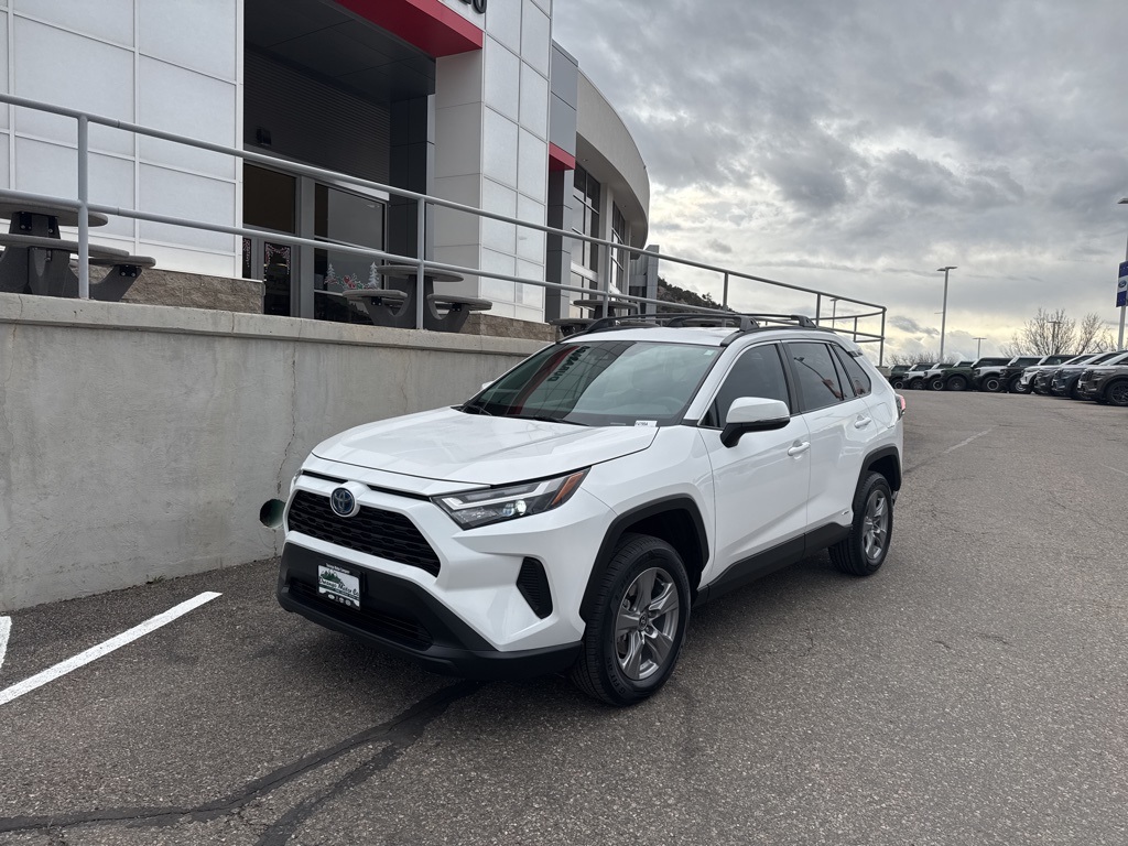 2024 Toyota RAV4 XLE's photo