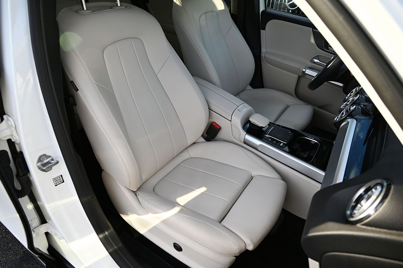 2021 Mercedes Benz GLB 250 photo 2