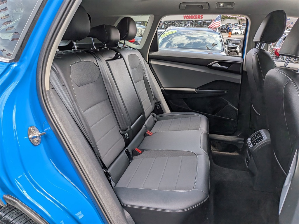 2023 Volkswagen Taos SE photo 23