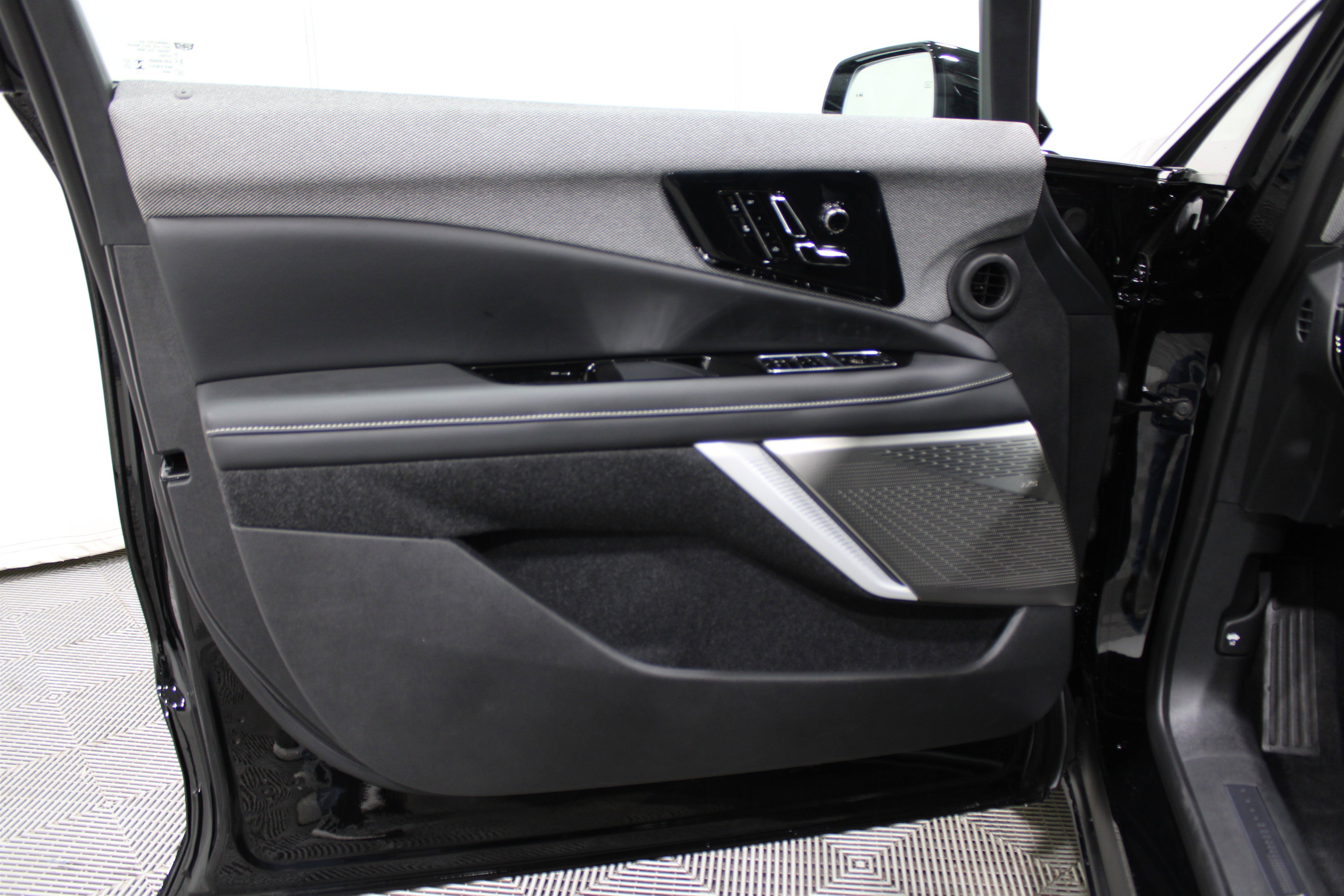 2026 Cadillac Optiq Luxury photo 4