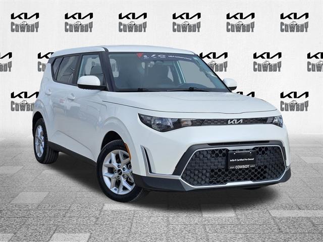 2023 Kia Soul LX's photo