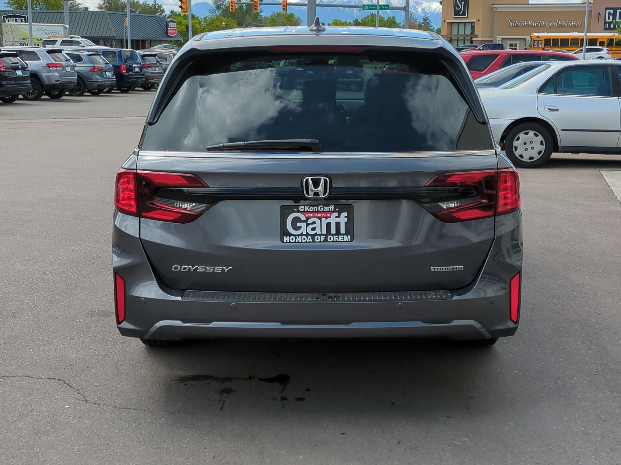 2026 Honda Odyssey Touring photo 4