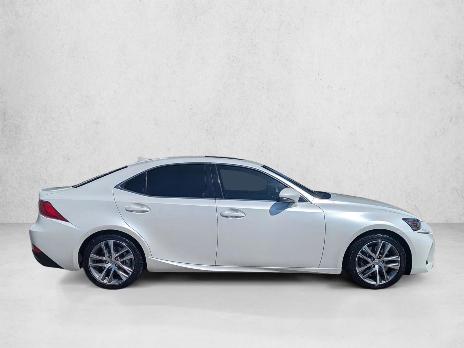 2019 Lexus IS 300 photo 4
