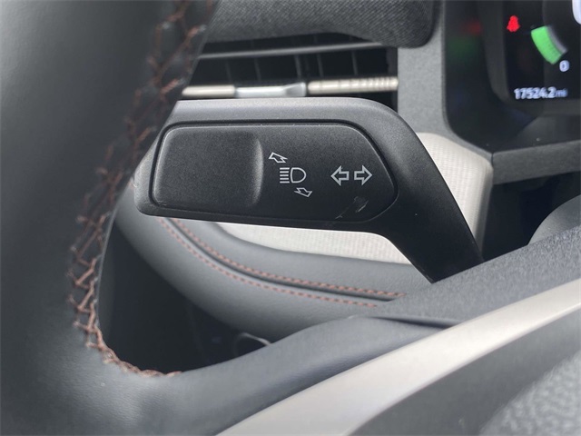 2025 Ford Explorer photo 26