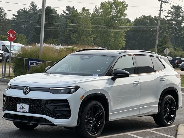 2025 Volkswagen Tiguan SE R-Line Black photo 4
