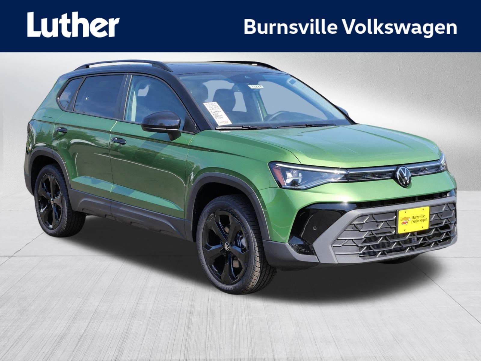 2025 Volkswagen Taos SE Black's photo