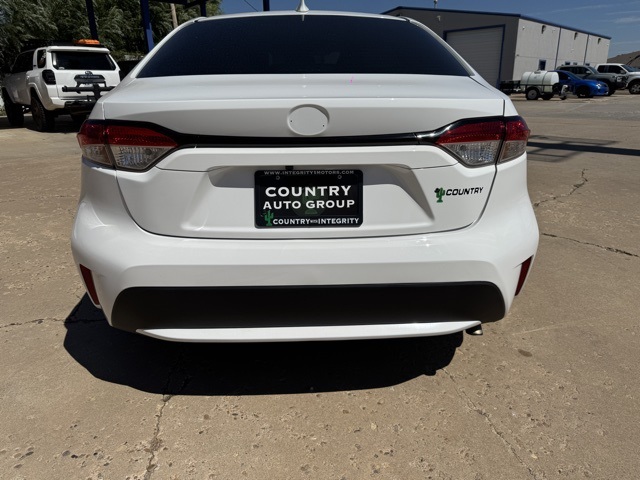 2022 Toyota Corolla LE photo 3