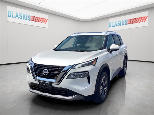 2022 Nissan Rogue SV photo 6