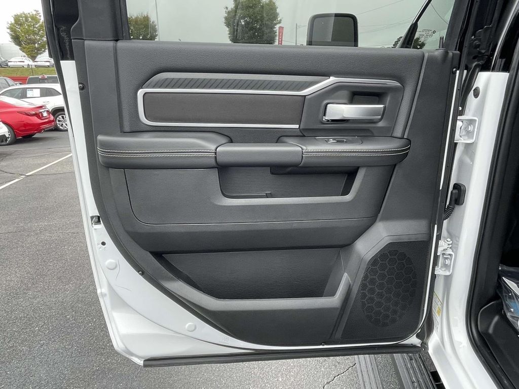 2025 Ram 2500 Big Horn photo 19