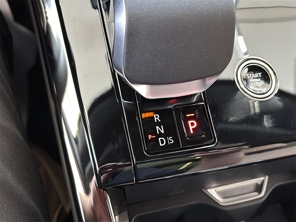 2025 Land Rover Range Rover Sport SE photo 11