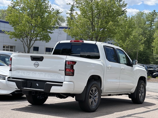 2025 Nissan Frontier Crew Cab SV photo 2