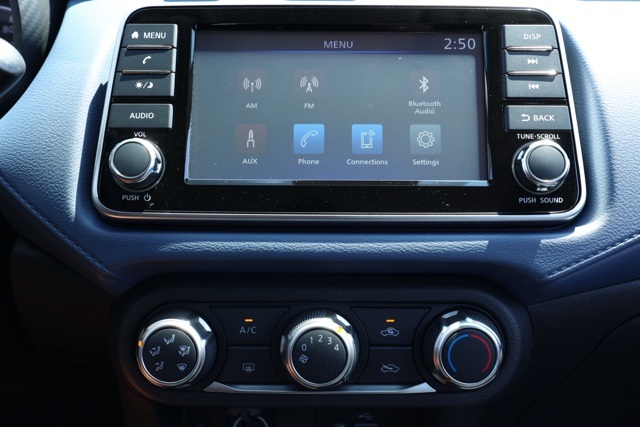 2025 Nissan Versa 1.6 SV photo 26