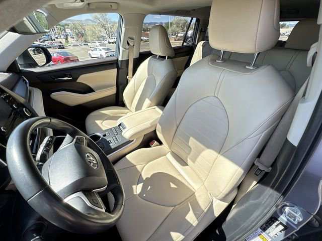 2022 Toyota Highlander XLE photo 17