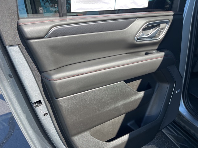 2024 Chevrolet Suburban RST photo 9