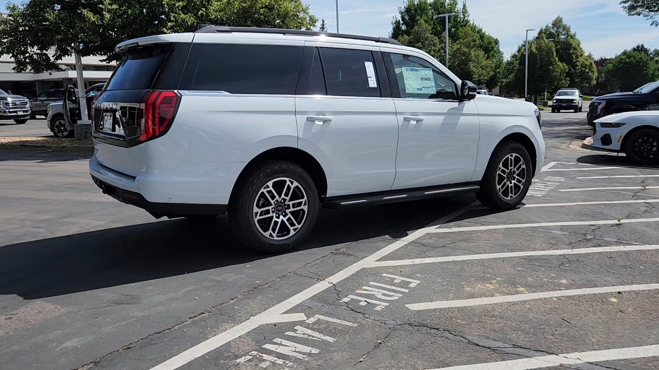 2025 Ford Expedition photo 10