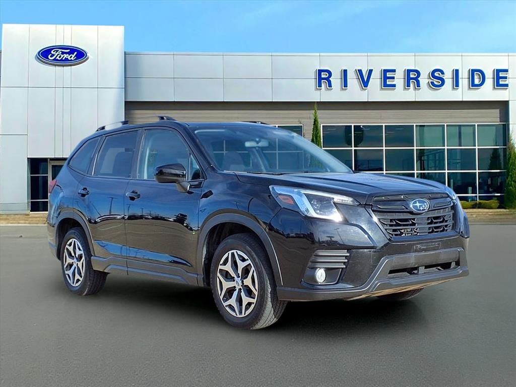 2023 Subaru Forester Premium's photo