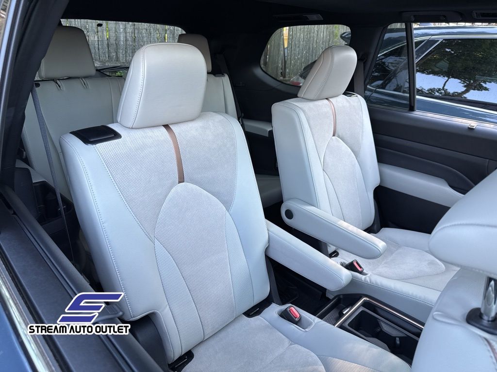 2024 Toyota Grand Highlander Hybrid MAX Limited photo 17