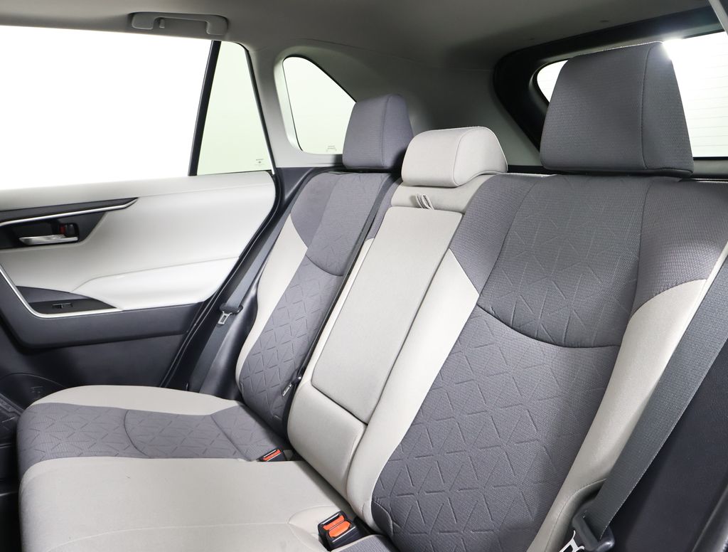 2023 Toyota RAV4 XLE photo 13