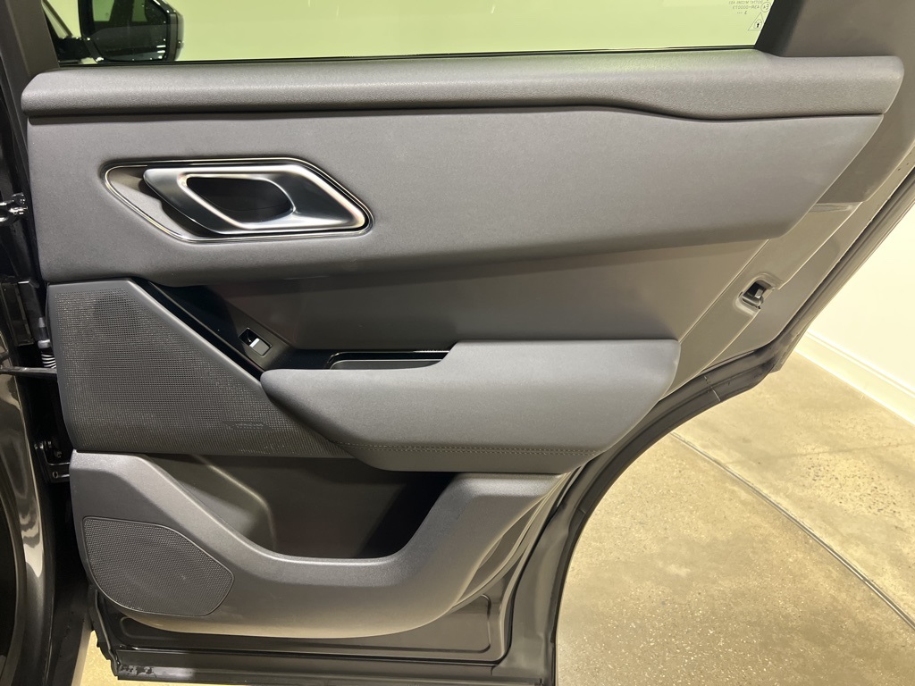 2025 Land Rover Range Rover Velar SE photo 25