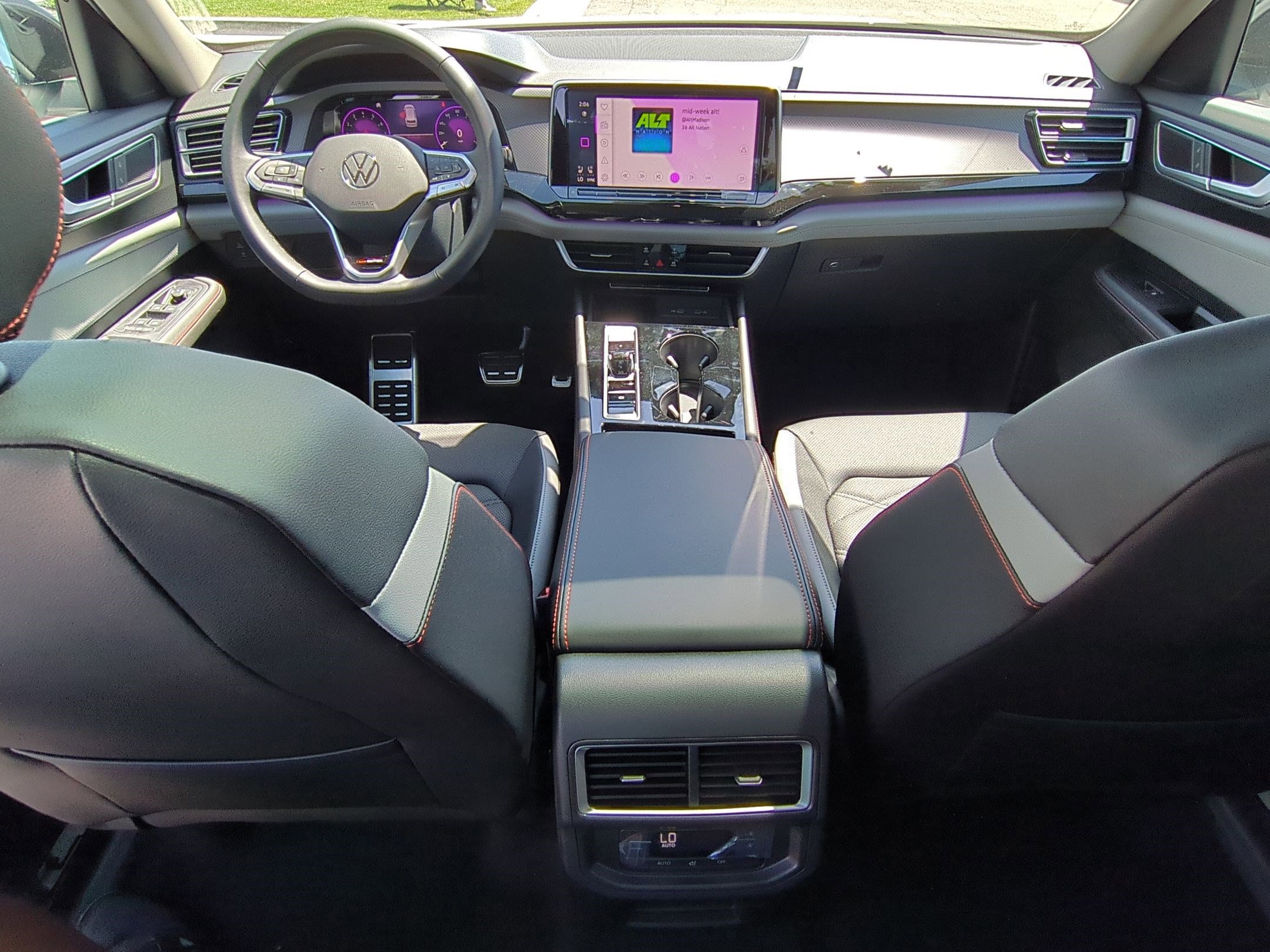 2025 Volkswagen Atlas Peak Edition SE photo 13