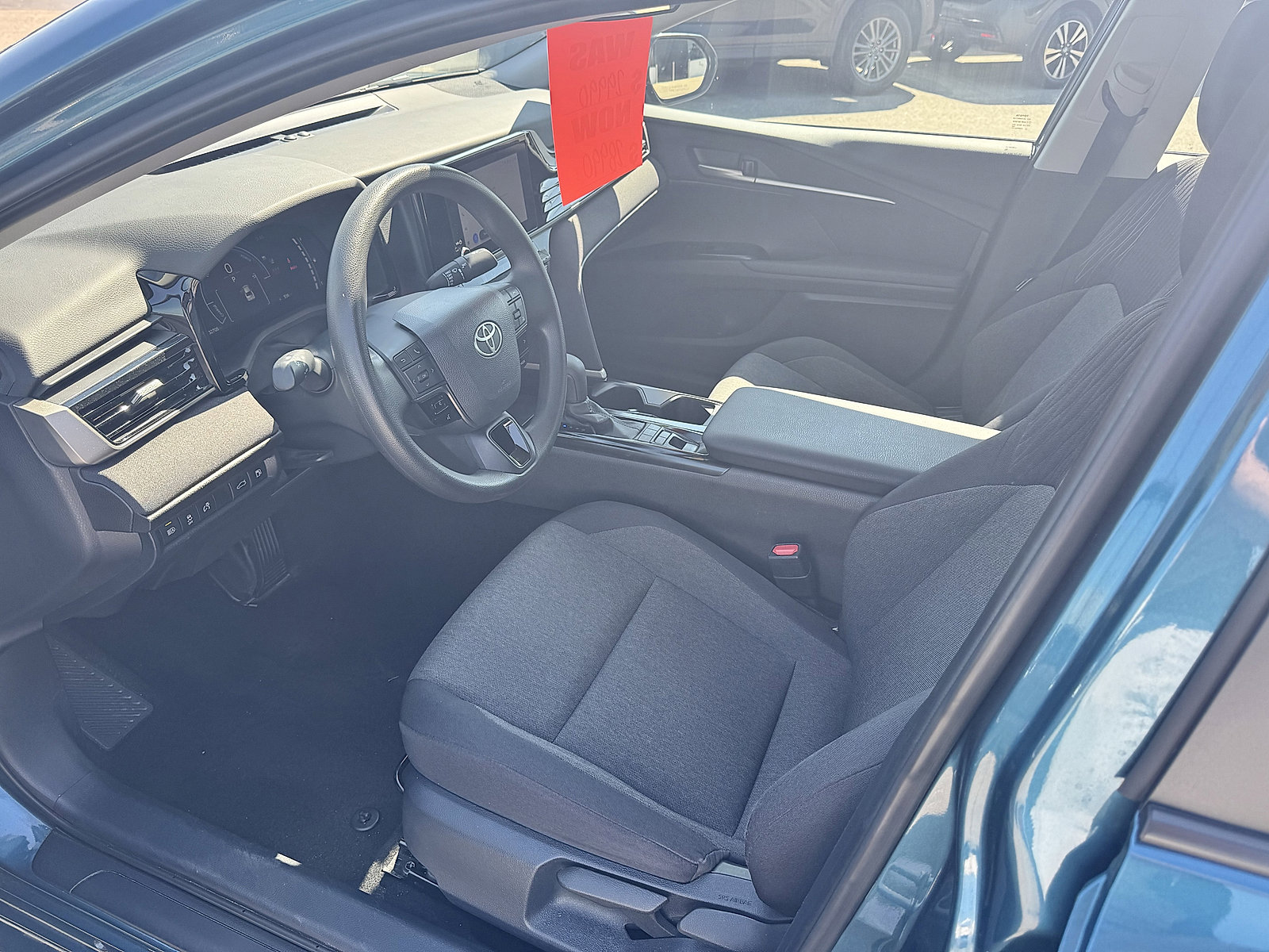 2025 Toyota Camry LE photo 11