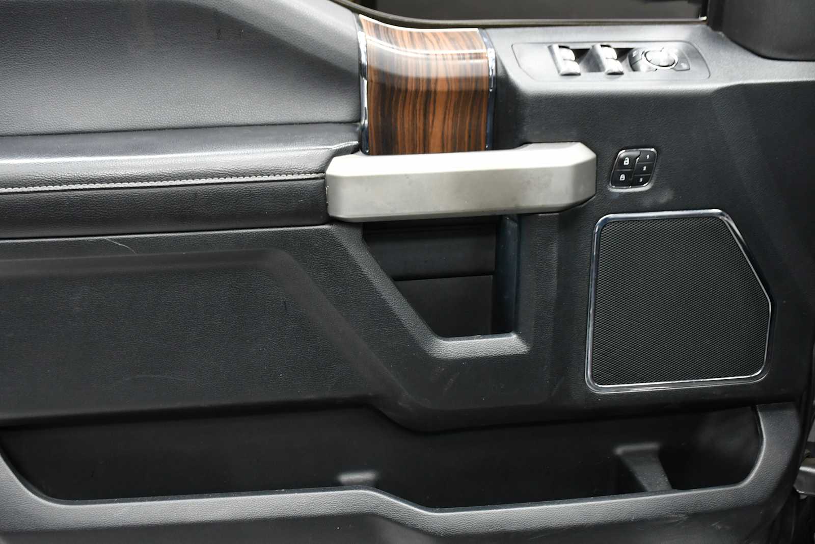 2015 Ford F-150 Lariat photo 11