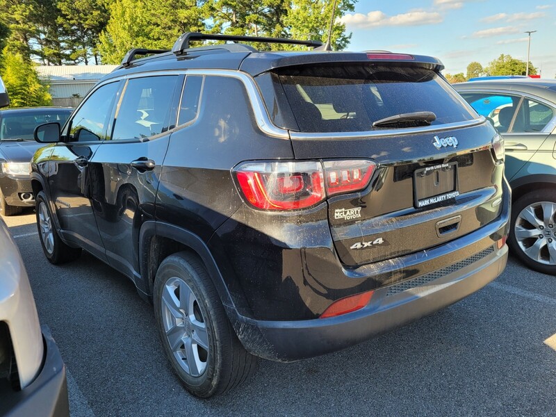 2022 Jeep Compass Latitude photo 3