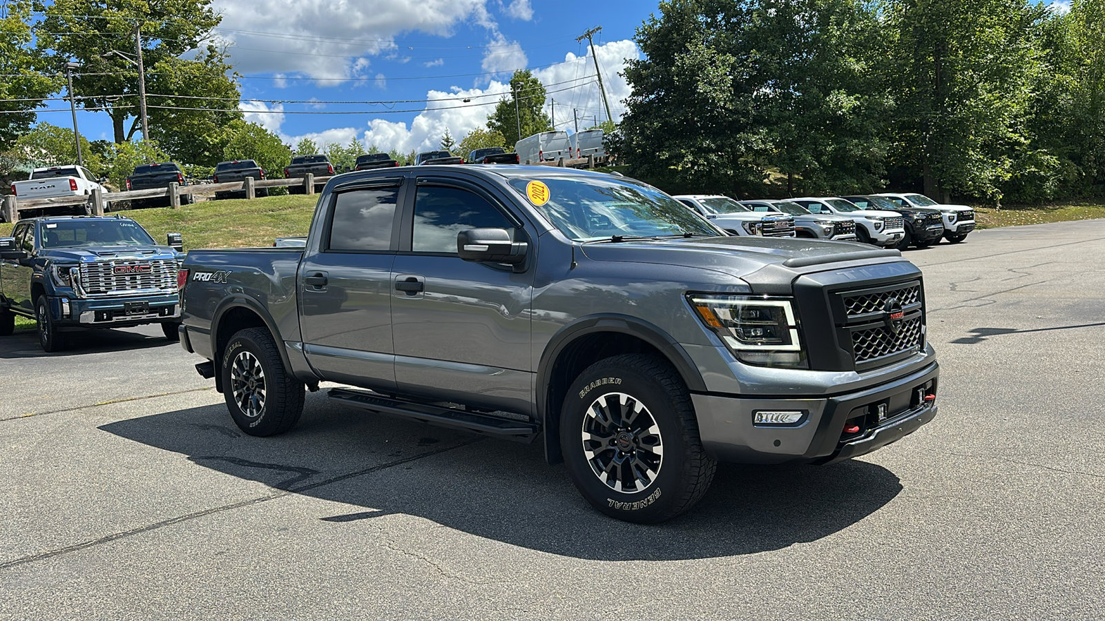 2021 Nissan Titan PRO-4X photo 2