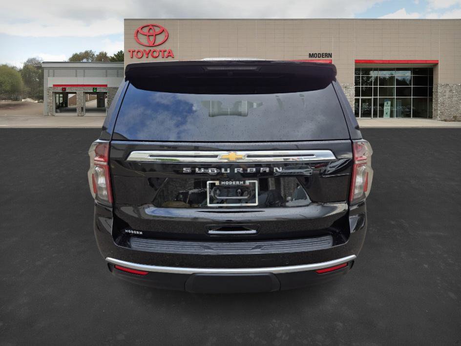 2024 Chevrolet Suburban LS photo 4