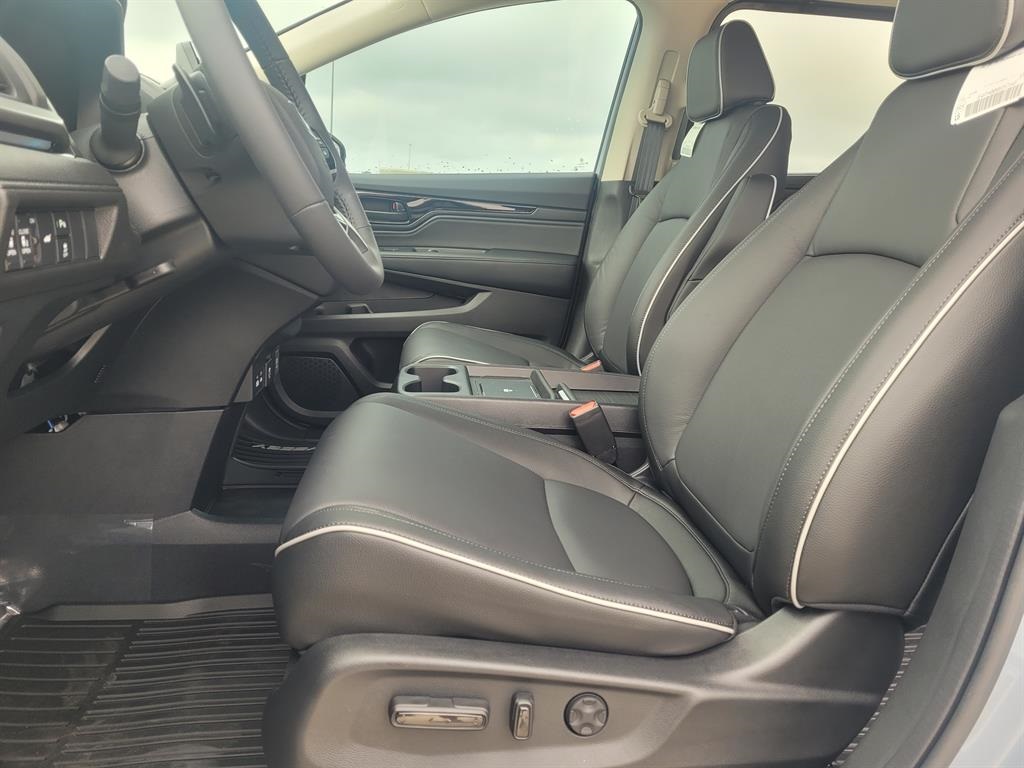 2026 Honda Odyssey Touring photo 13