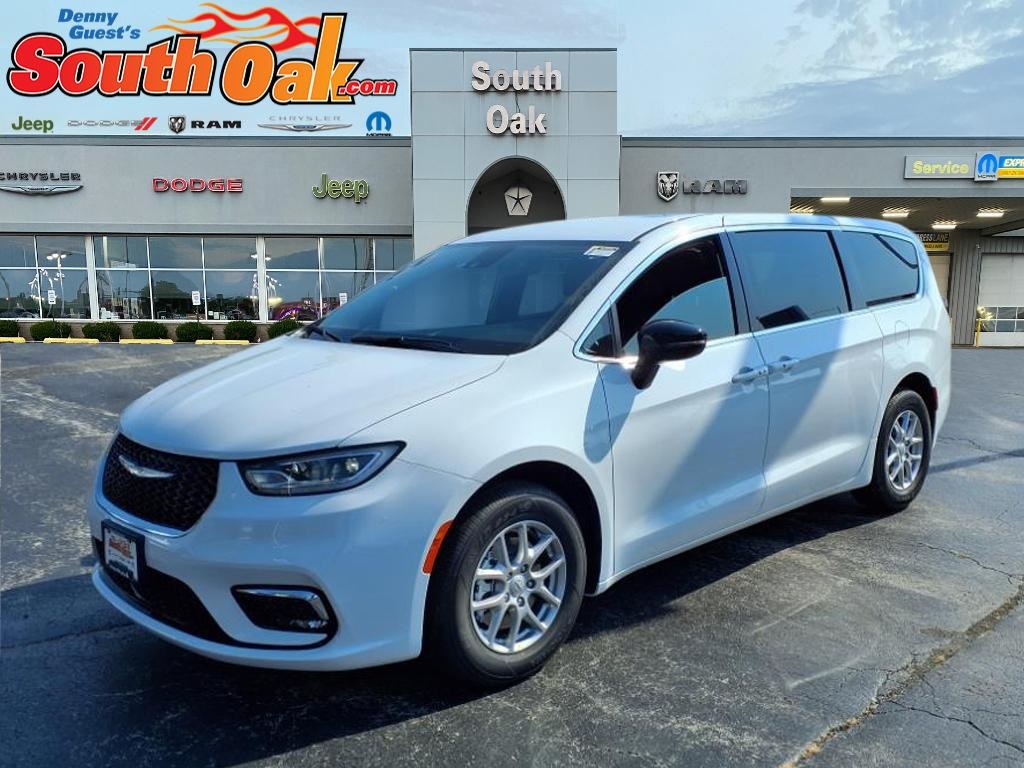 2026 Chrysler Pacifica photo 4